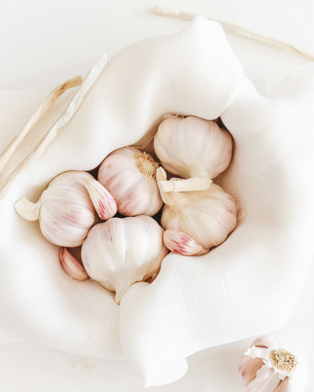 Garlic cloves and bulbs